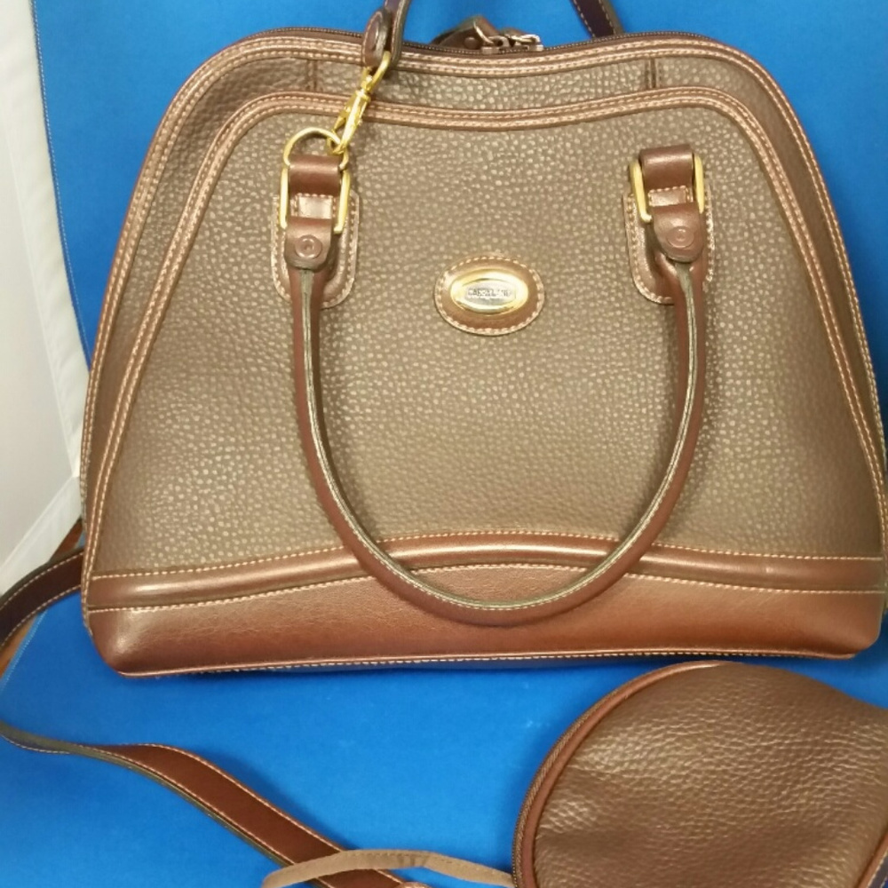 Carryland chocolate brown shoulder bag.